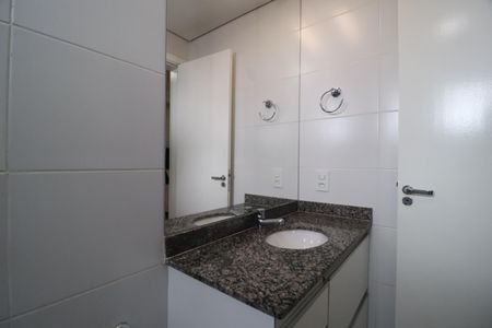 Apartamento para alugar com 75m², 2 quartos e 2 vagasBanheiro do Quarto 2