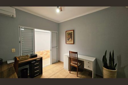 Casa à venda com 161m², 2 quartos e 2 vagasEscritório