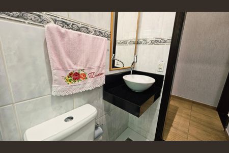 Casa à venda com 161m², 2 quartos e 2 vagasBanheiro Social