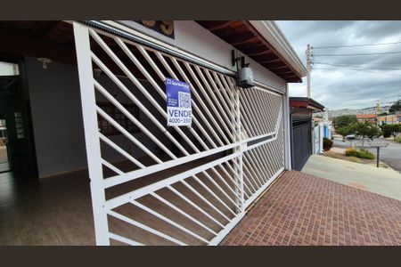 Casa à venda com 161m², 2 quartos e 2 vagasFachada - Placa