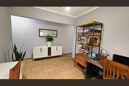 Casa à venda com 161m², 2 quartos e 2 vagasEscritório