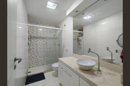 Apartamento à venda com 62m², 2 quartos e 1 vagaBanheiro Corredor