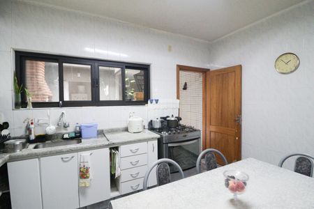 Casa à venda com 125m², 2 quartos e 2 vagas Casa à venda com 125m², 2 quartos e 2 vagasCozinha