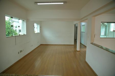 Casa à venda com 380m², 3 quartos e 6 vagasSala