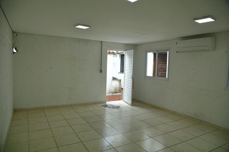 Casa à venda com 380m², 3 quartos e 6 vagasQuarto Serviço/depósito 