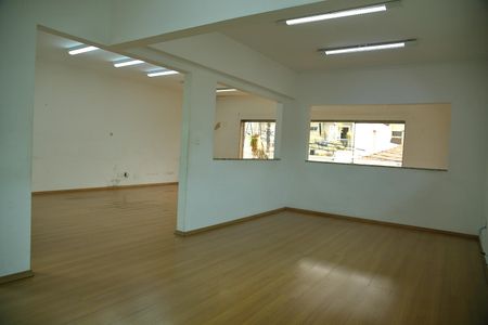 Casa à venda com 380m², 3 quartos e 6 vagasSala