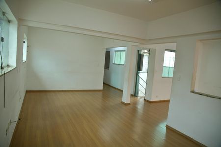 Casa à venda com 380m², 3 quartos e 6 vagasSala