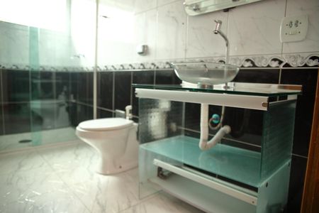 Casa à venda com 380m², 3 quartos e 6 vagasBanheiro Social ( sala) 