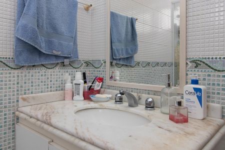 Casa de condomínio à venda com 142m², 3 quartos e 2 vagasBanheiro