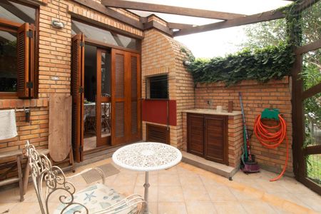 Casa de condomínio à venda com 142m², 3 quartos e 2 vagasChurrasqueira