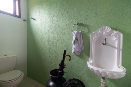 Casa de condomínio à venda com 142m², 3 quartos e 2 vagasLavabo