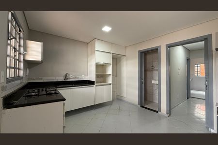 Casa para alugar com 60m², 2 quartos e 1 vaga Casa para alugar com 60m², 2 quartos e 1 vagaCozinha - Armários