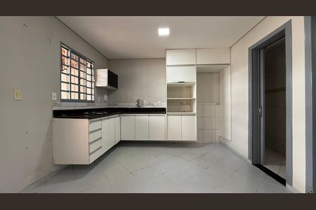Cozinha - Armários de casa para alugar com 2 quartos, 60m² em Riacho Fundo I, Brasília