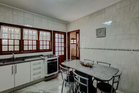 Casa à venda com 275m², 4 quartos e 4 vagasCozinha