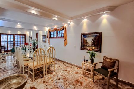 Casa à venda com 275m², 4 quartos e 4 vagasSala