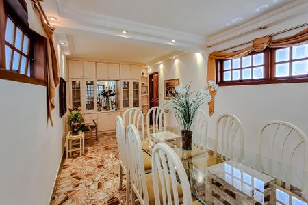 Casa à venda com 275m², 4 quartos e 4 vagasSala