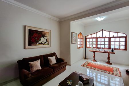 Casa à venda com 275m², 4 quartos e 4 vagasSala de TV