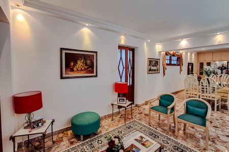 Casa à venda com 275m², 4 quartos e 4 vagasSala