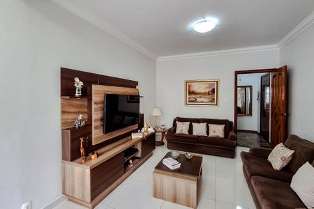 Casa à venda com 275m², 4 quartos e 4 vagasSala de TV