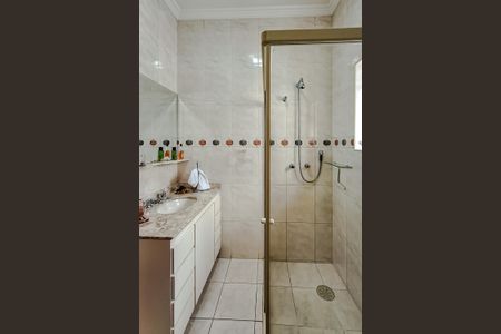 Casa à venda com 275m², 4 quartos e 4 vagasBanheiro