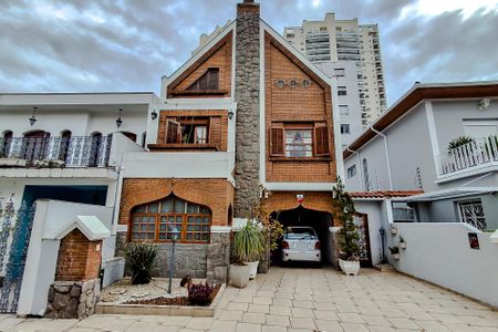 Casa à venda com 275m², 4 quartos e 4 vagasFachada