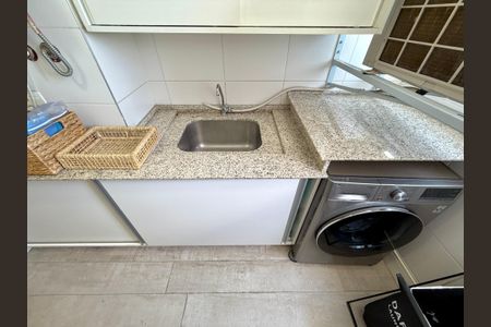 Apartamento à venda com 65m², 2 quartos e 1 vagaÁrea de Serviço