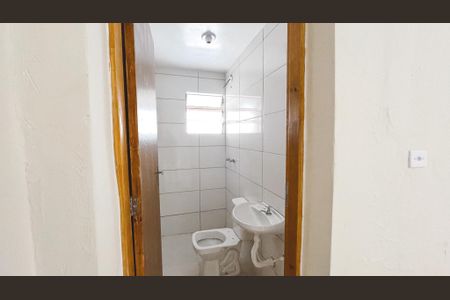 Banheiro de casa para alugar com 1 quarto, 60m² em Parque Peruche, São Paulo