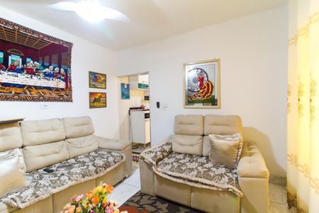 Casa à venda com 125m², 3 quartos e 2 vagasSala