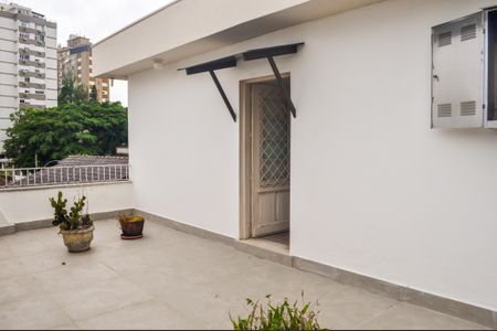 Apartamento à venda com 220m², 3 quartos e 3 vagasQuintal 