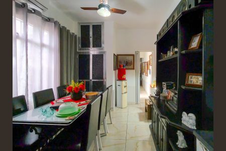 Casa à venda com 90m², 2 quartos e sem vaga Casa à venda com 90m², 2 quartos e sem vagaSala