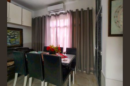 Casa à venda com 90m², 2 quartos e sem vaga Casa à venda com 90m², 2 quartos e sem vagaSala