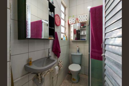 Casa à venda com 90m², 2 quartos e sem vaga Casa à venda com 90m², 2 quartos e sem vagaBanheiro Corredor