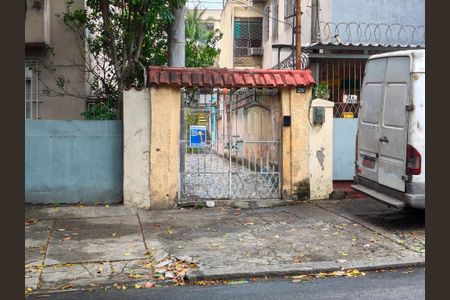 Casa à venda com 90m², 2 quartos e sem vaga Casa à venda com 90m², 2 quartos e sem vagaFachada