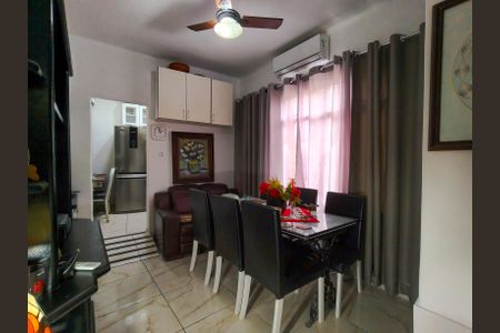 Casa à venda com 90m², 2 quartos e sem vaga Casa à venda com 90m², 2 quartos e sem vagaSala