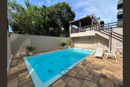 Apartamento à venda com 299m², 3 quartos e 2 vagas Apartamento à venda com 299m², 3 quartos e 2 vagasÁrea comum - Piscina