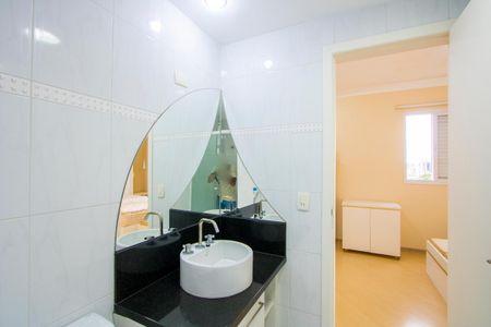 Apartamento à venda com 108m², 3 quartos e 2 vagasBanheiro do quarto 1