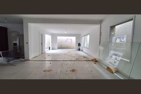 Casa à venda com 270m², 3 quartos e 4 vagas Casa à venda com 270m², 3 quartos e 4 vagasSala