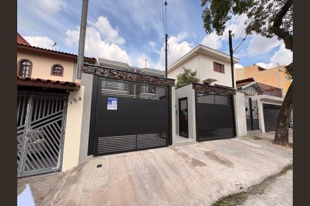 Casa à venda com 132m², 4 quartos e 2 vagasFachada + plaquinha 