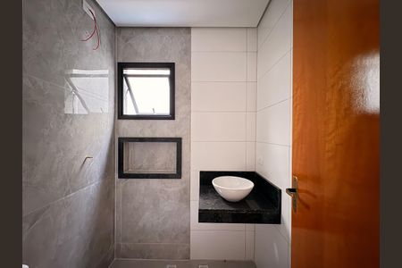 Casa à venda com 132m², 4 quartos e 2 vagasBanheiro 