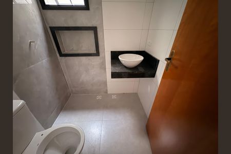 Casa à venda com 132m², 4 quartos e 2 vagasBanheiro