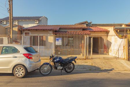 Casa à venda com 120m², 4 quartos e 2 vagasVista da Rua/Placa instalada