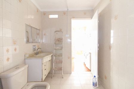 Casa para alugar com 60m², 2 quartos e 1 vaga Casa para alugar com 60m², 2 quartos e 1 vagaBanheiro