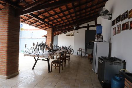 Casa para alugar com 300m², 2 quartos e 6 vagasChurrasqueira