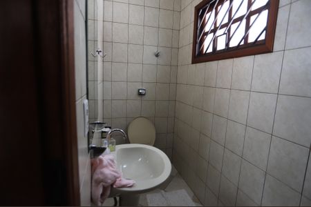 Casa para alugar com 300m², 2 quartos e 6 vagasLavabo