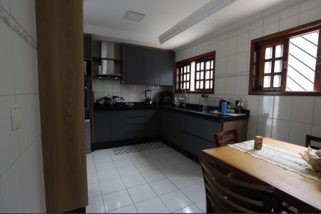 Casa para alugar com 300m², 2 quartos e 6 vagasCozinha