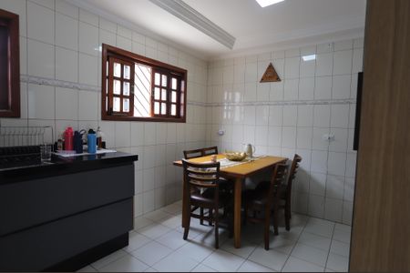 Casa para alugar com 300m², 2 quartos e 6 vagasCozinha