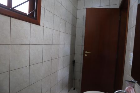 Casa para alugar com 300m², 2 quartos e 6 vagasLavabo