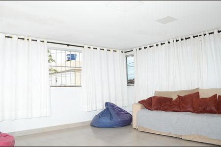 Sala 1 de casa para alugar com 2 quartos, 570m² em Belmonte, Belo Horizonte