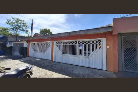 Casa à venda com 250m², 3 quartos e 4 vagas Casa à venda com 250m², 3 quartos e 4 vagasFachada