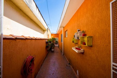 Casa à venda com 250m², 3 quartos e 4 vagas Casa à venda com 250m², 3 quartos e 4 vagasCorredor